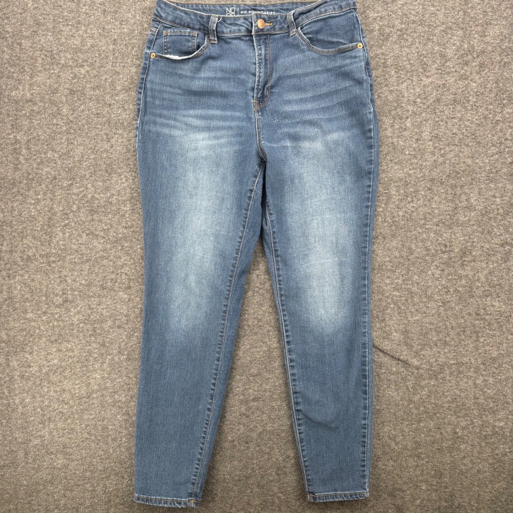 No Boundaries Womens High Rise Skinny Jeans Medium Wash Blue Size 13 Stretch